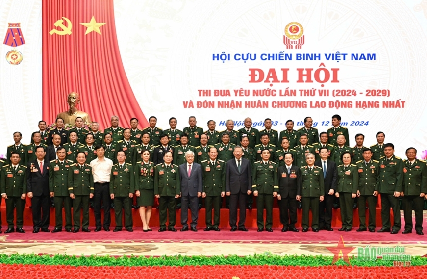 TBT chụp ảnh cùng đại biểu